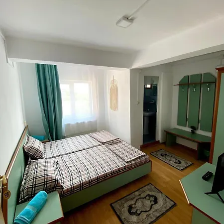 Pensión Sixty-nine *